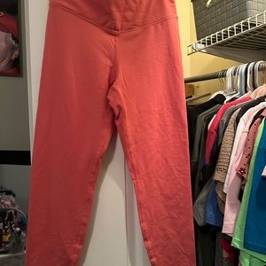 NWT OLD NAVY extra high rise 7/8 ankle Powerchill leggings.  Size medium.